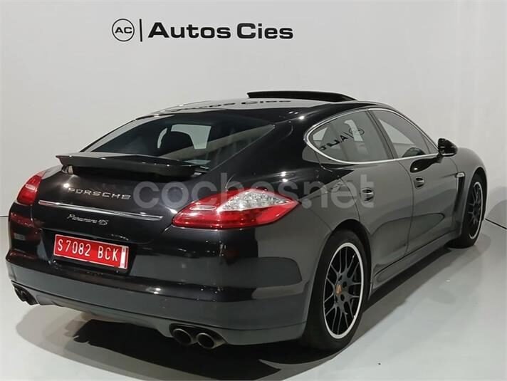 PORSCHE Panamera 4S