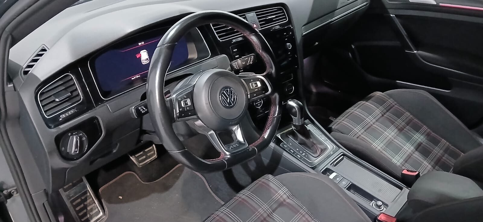 VOLKSWAGEN GTI PERFORMANCE 245  DSG