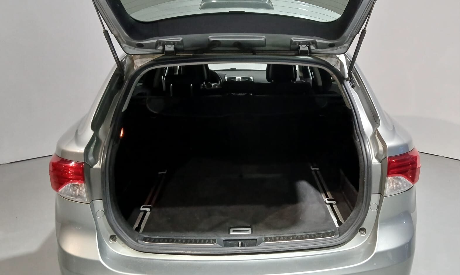 TOYOTA AVENSIS 2.2 D