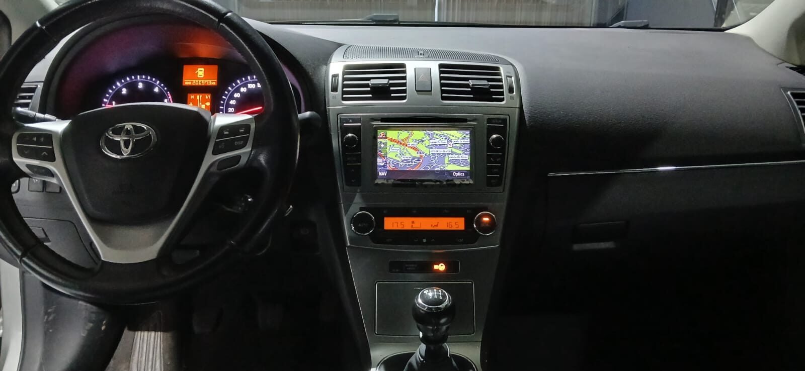 TOYOTA AVENSIS 2.2 D