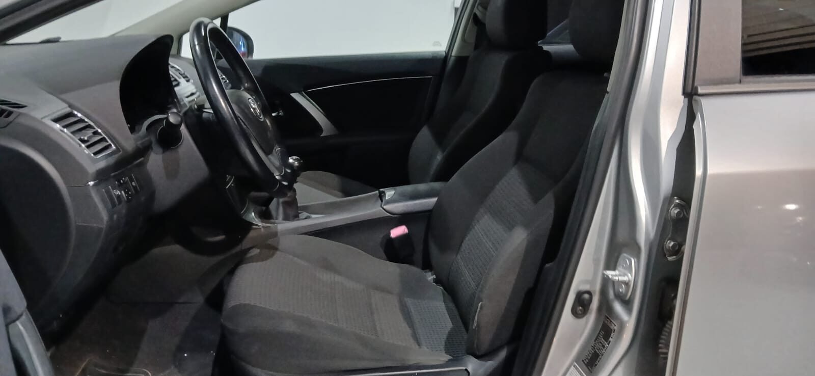 TOYOTA AVENSIS 2.2 D