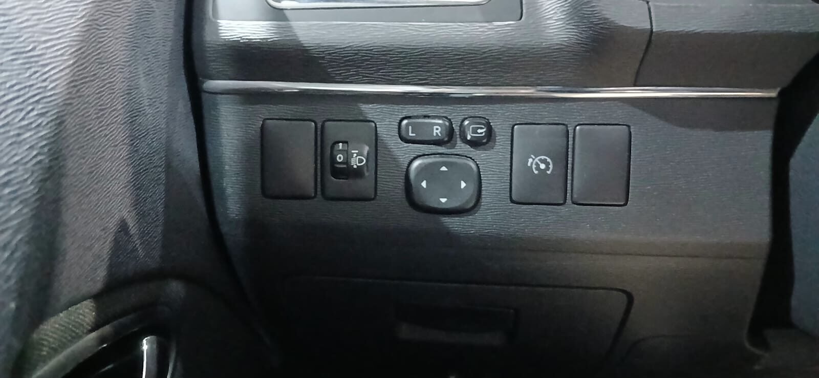 TOYOTA AVENSIS 2.2 D