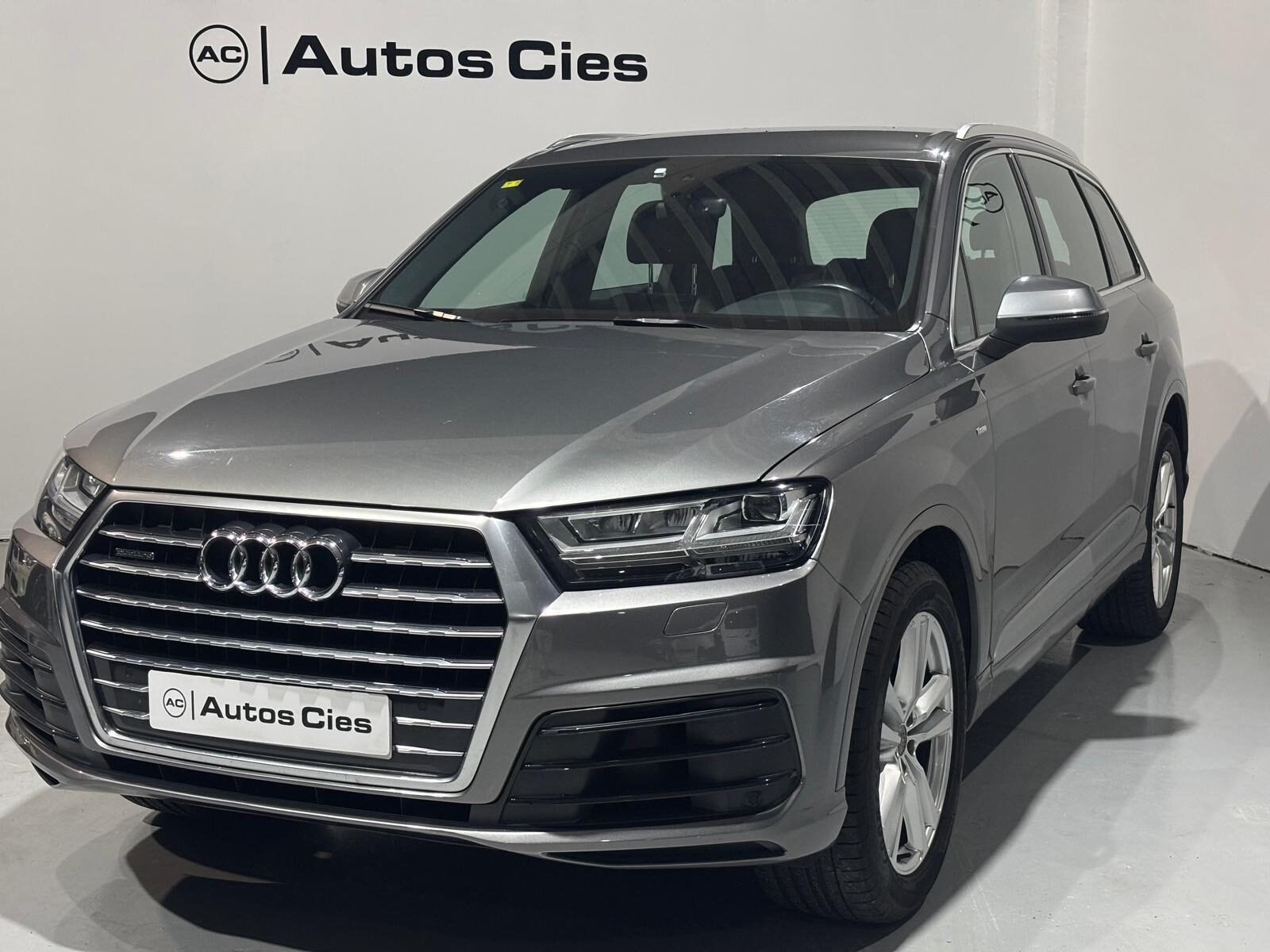 AUDI Q7 AUDI Q7 3.0 TDI quattro tiptronic 