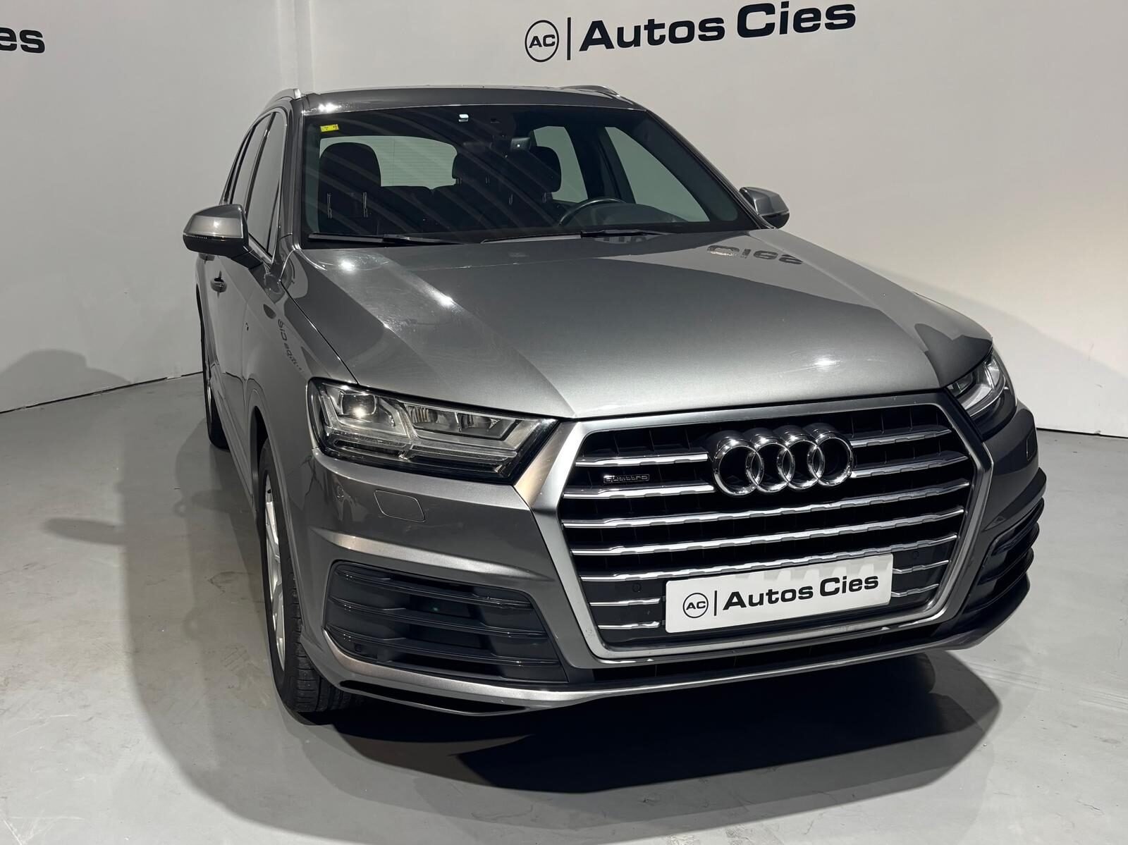 AUDI Q7 AUDI Q7 3.0 TDI quattro tiptronic 
