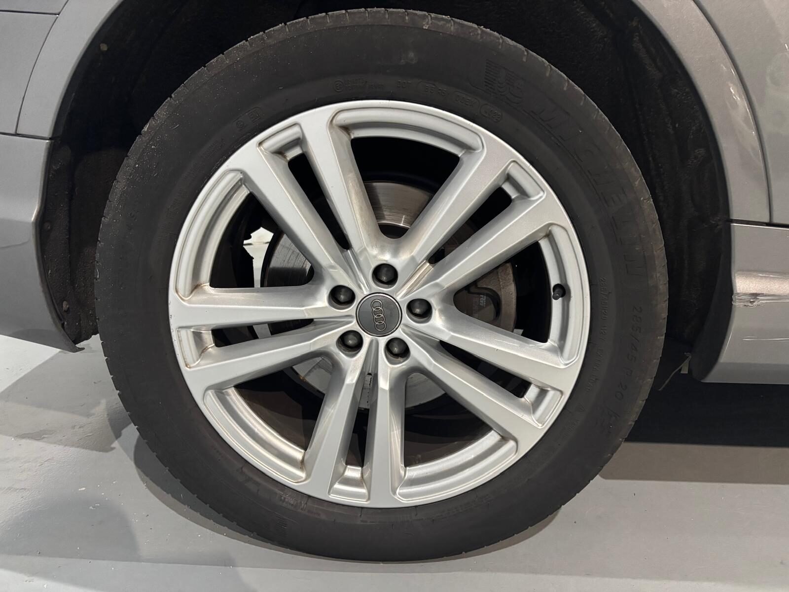 AUDI Q7 AUDI Q7 3.0 TDI quattro tiptronic 