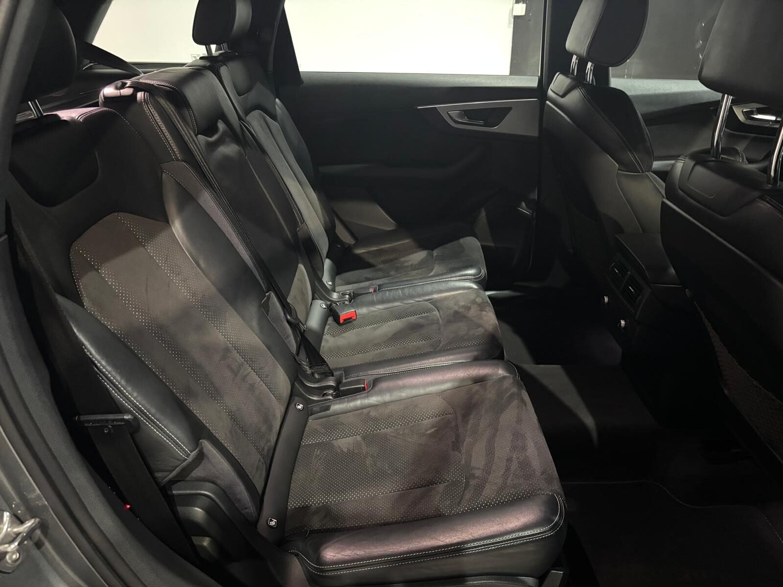 AUDI Q7 AUDI Q7 3.0 TDI quattro tiptronic 