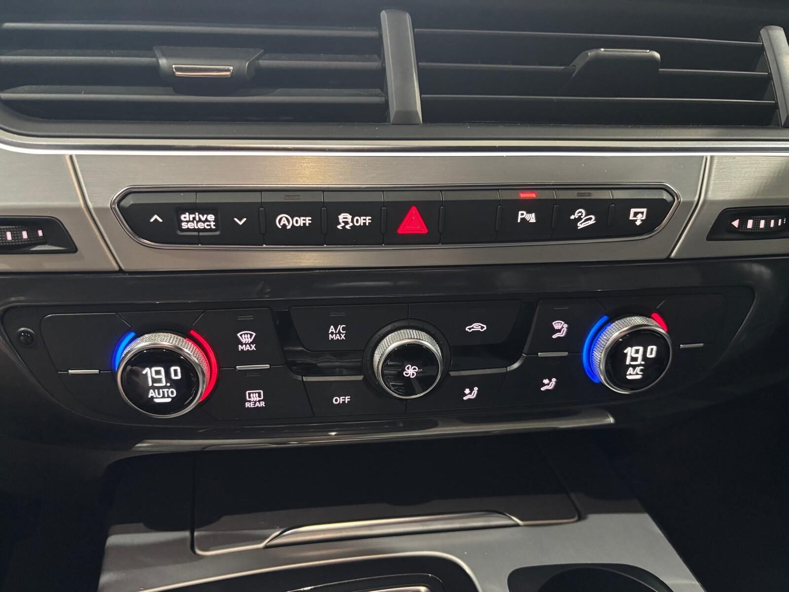 AUDI Q7 AUDI Q7 3.0 TDI quattro tiptronic 