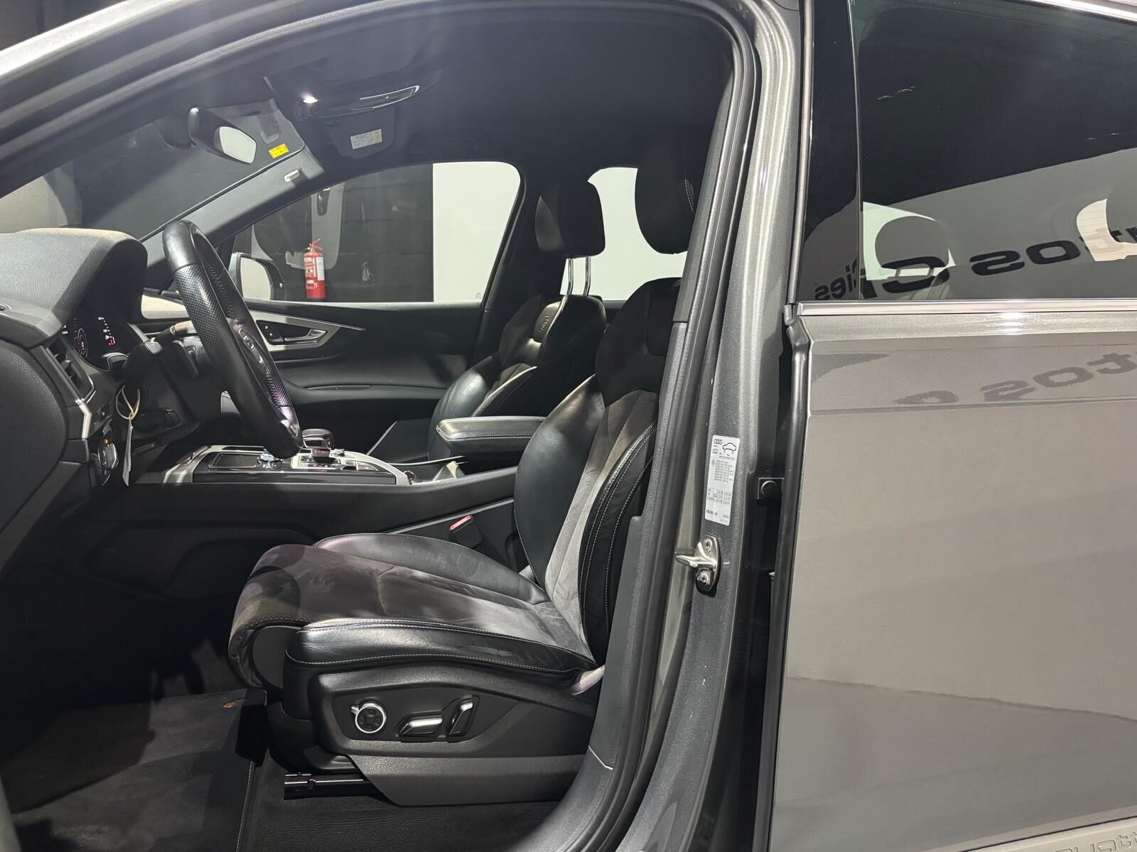 AUDI Q7 AUDI Q7 3.0 TDI quattro tiptronic 