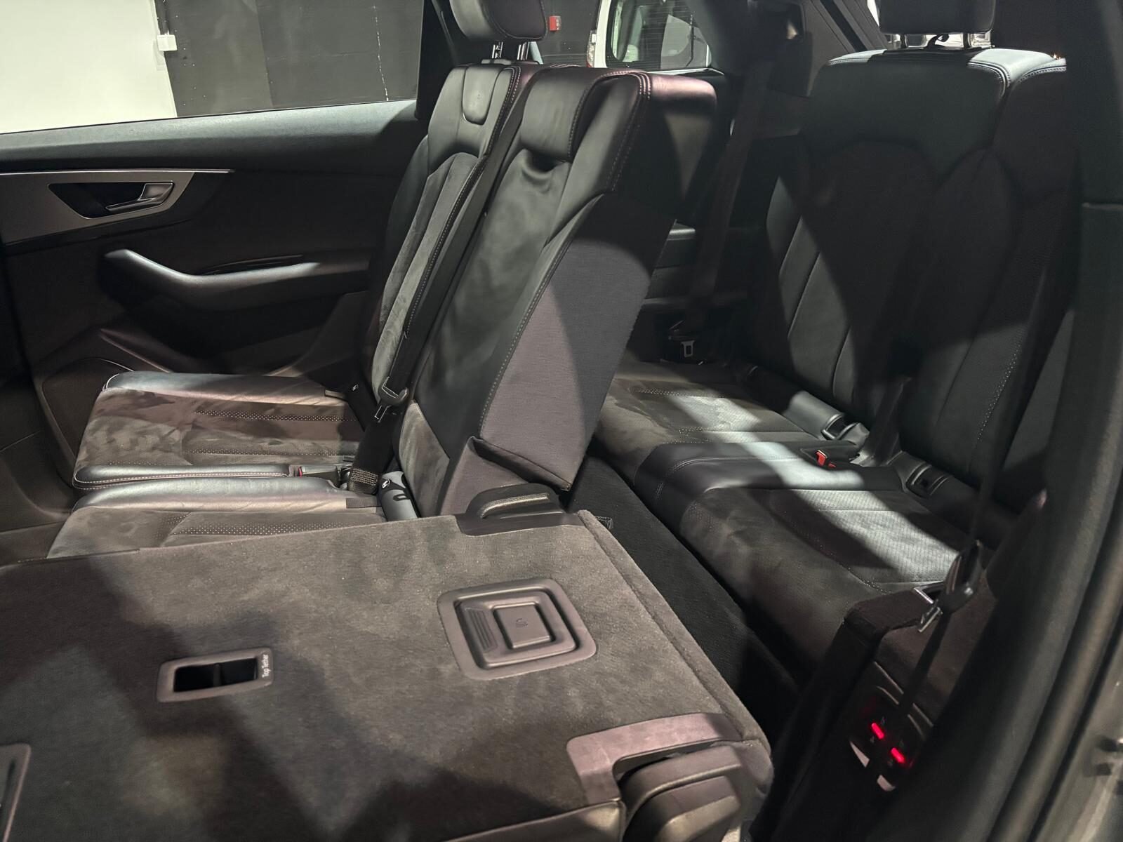 AUDI Q7 AUDI Q7 3.0 TDI quattro tiptronic 