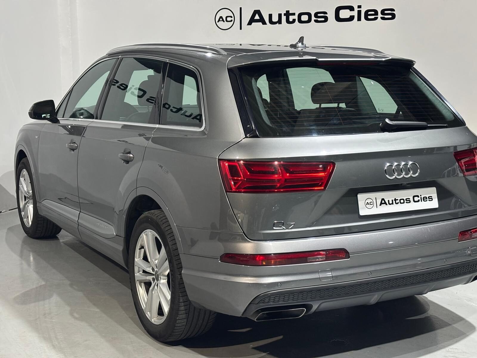AUDI Q7 AUDI Q7 3.0 TDI quattro tiptronic 