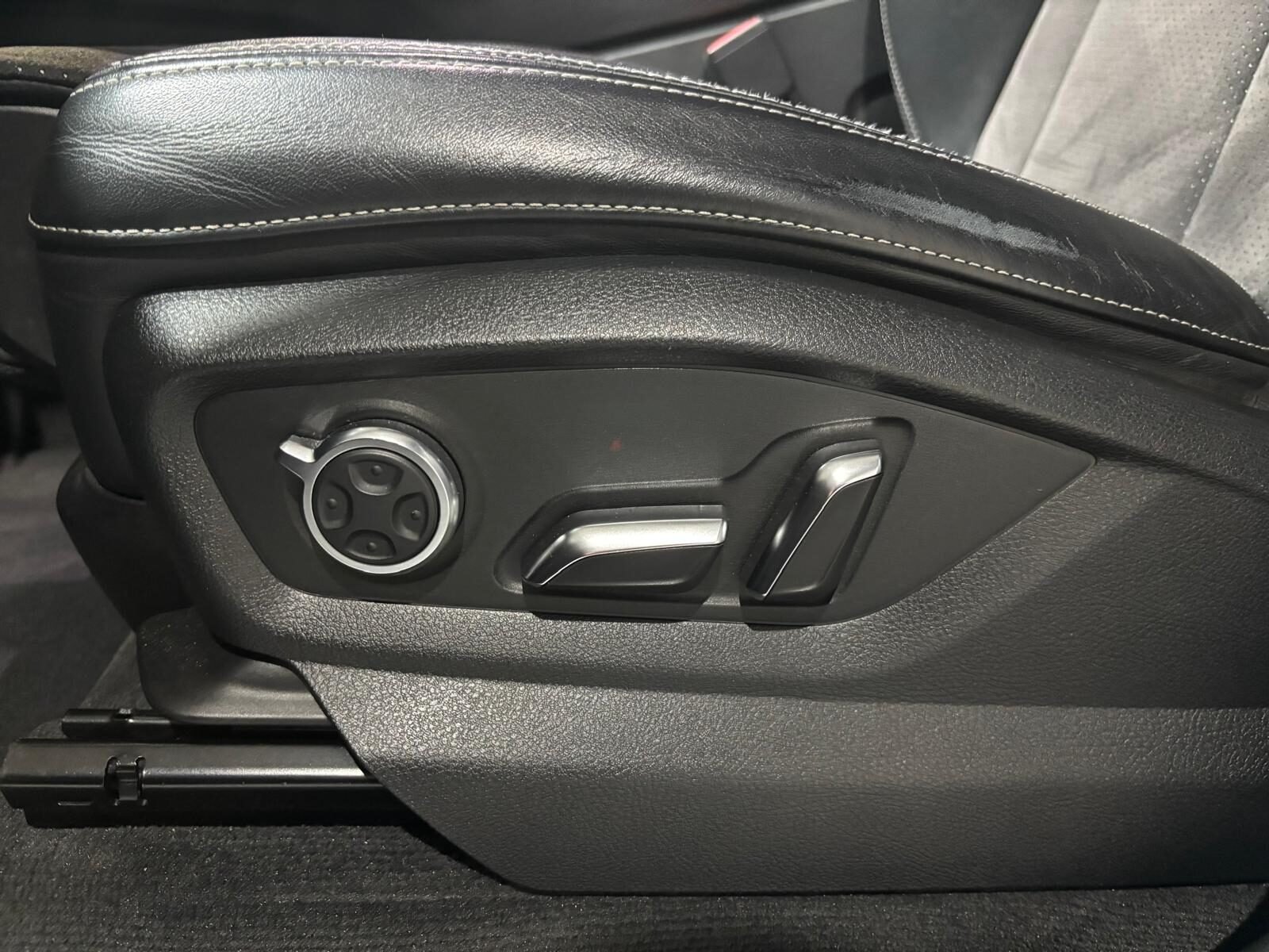 AUDI Q7 AUDI Q7 3.0 TDI quattro tiptronic 